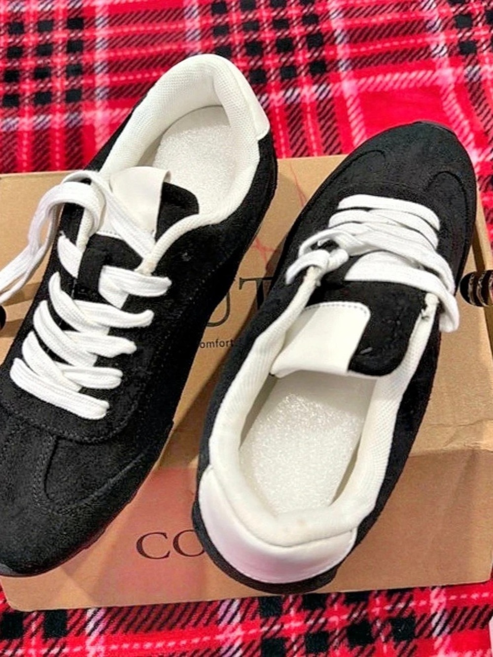 Coutgo Black & White Sneakers Like New